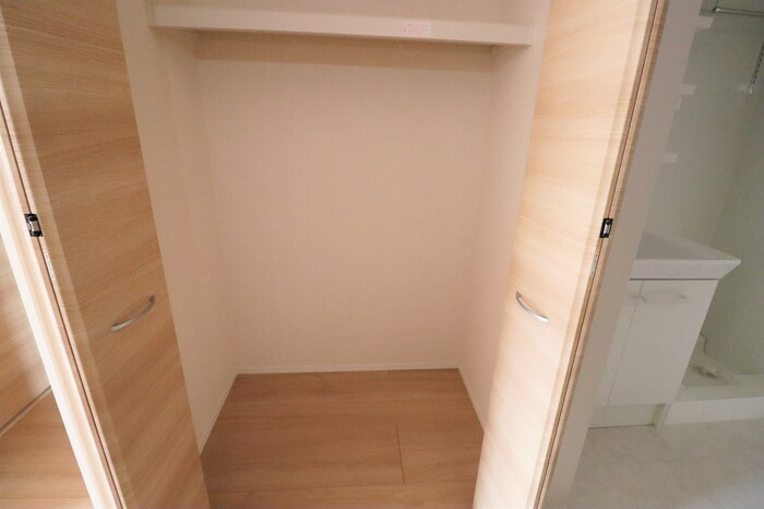 クレール湘南台V Aのその他|キッチン横の物入