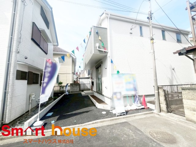 相模原市南区大野台　新築1棟の外観|外壁が周囲の街並みと青空に生えるお洒落な仕上がり！高い建物のないエリアで、青い空が大きく感じますね。
