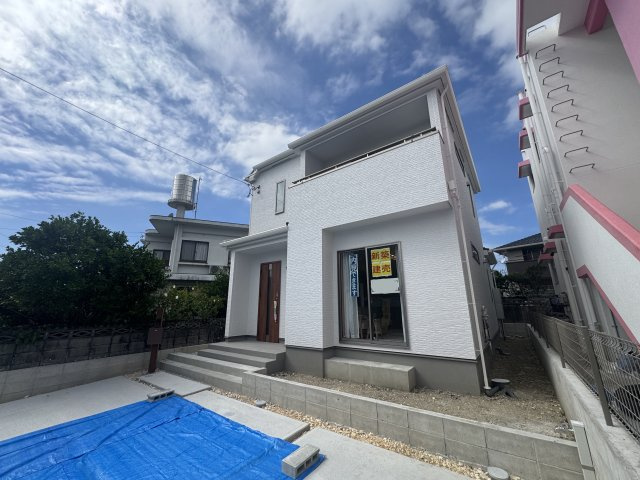 八重瀬町屋宜原（限定1棟）の外観|A号棟　並列駐車3台可♪