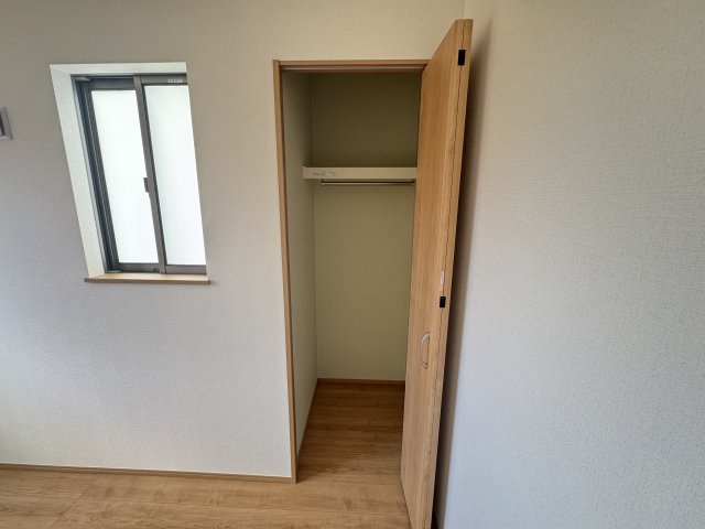 八重瀬町屋宜原（限定1棟）の収納|A号棟　洋室5.25帖+収納付き♪