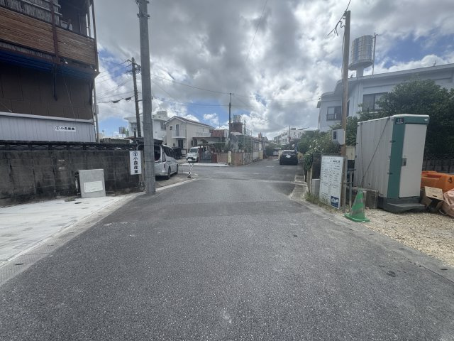 八重瀬町屋宜原（限定1棟）の前面道路含む現地写真|※南側公道6m♪
