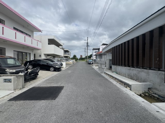 八重瀬町屋宜原（限定1棟）の前面道路含む現地写真|※南側公道6m♪