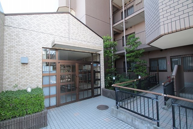 宝マンション小牧のエントランス|毎日通るエントランスはこのようになっています