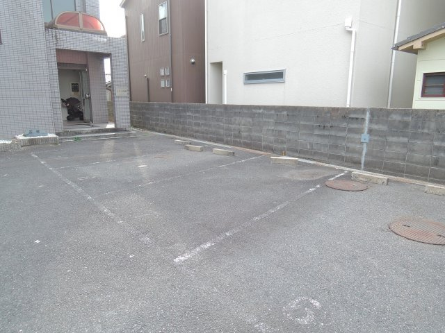 シエテ高槻の駐車場