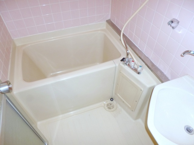 清和レジデンスの浴室|もちろんバス・トイレ別です。
