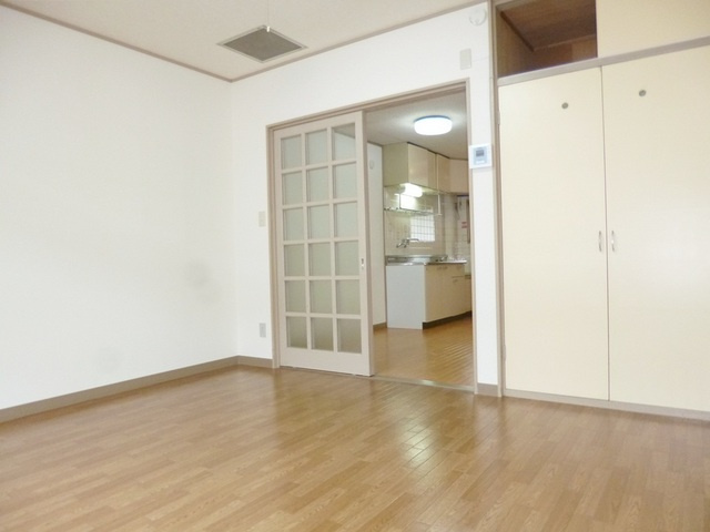 清和レジデンスの洋室|洋室８帖です。