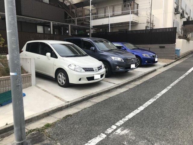 吹田市江坂町５丁目のアパートの駐車場