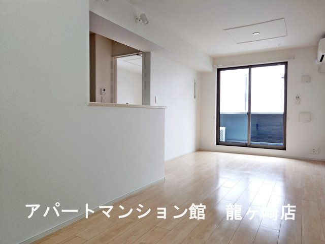 アポロンＡの居間・リビング