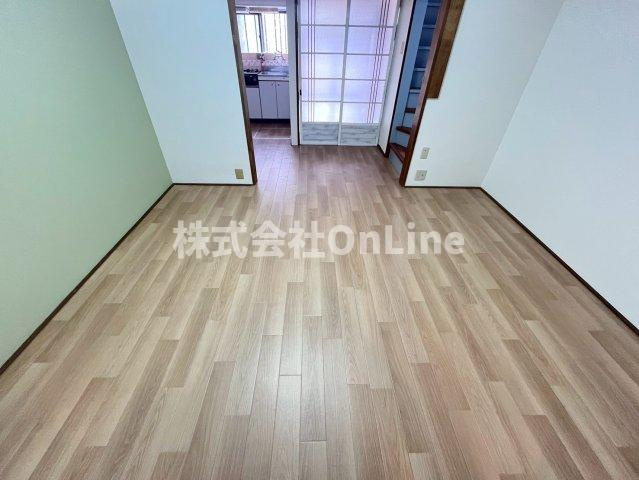 南本町４丁目テラスハウスの居間・リビング