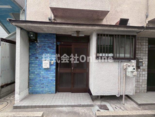 南本町４丁目テラスハウスのエントランス