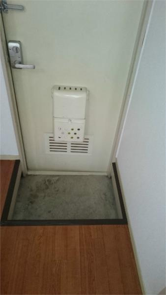 ロータスハイツＢ棟の玄関