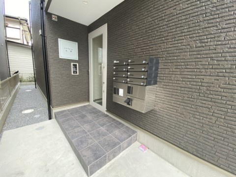 カサデルソル岩槻のエントランス|清潔なエントランスです