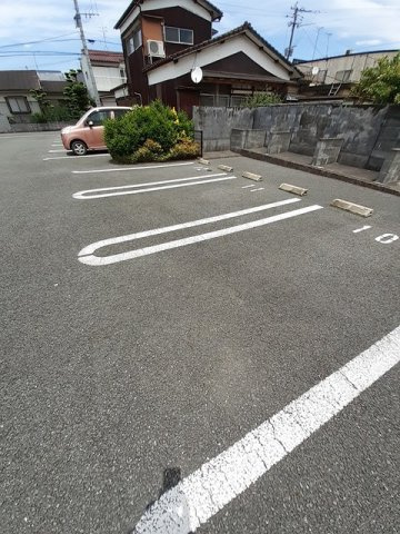 ストロベリー　フィールズＢの駐車場