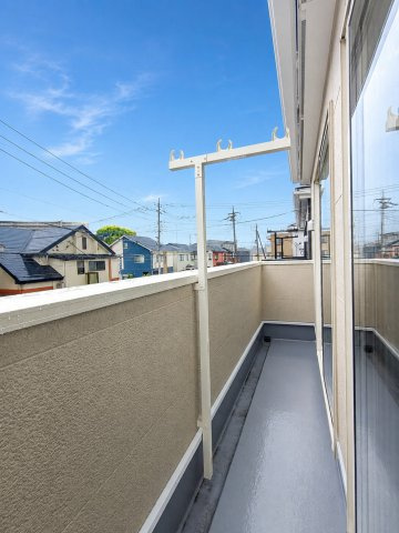 三郷市　早稲田2丁目　新築戸建　全3棟のバルコニー|暖かな日差しのふりそそぐバルコニー