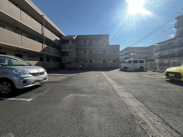 サウスィング上大岡の駐車場
