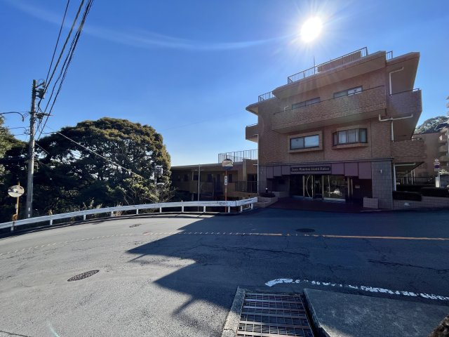 ライオンズマンション熱海梅園の外観|前面道路含む現地写真