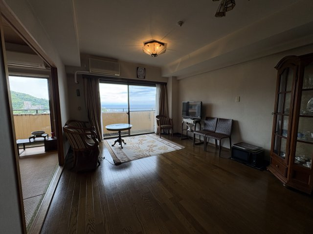ライオンズマンション熱海梅園の居間・リビング