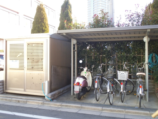 ヴィラージュ志伊のその他共用部分|ゴミ置場は建物前にございます