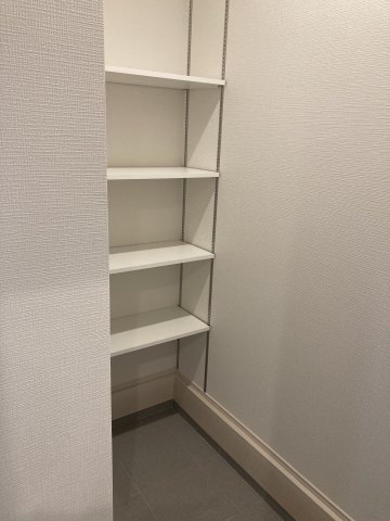 リナージュ前橋市朝日が丘町01期　１号棟の玄関|【イメージ画像】シューズインクローゼットにはベビーカー等の収納が可能ですよ！