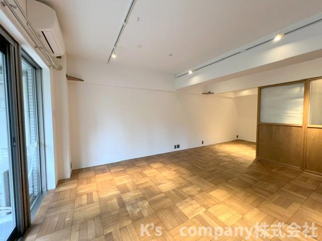 ●茅ヶ崎市柳島海岸　クリオ茅ヶ崎柳島海岸の居間・リビング|リビングの奥側に洋室2.5帖がありリビングの一部としてご利用可能です◇