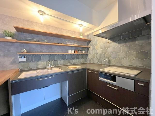 ●茅ヶ崎市柳島海岸　クリオ茅ヶ崎柳島海岸のキッチン|L字型のキッチンスペース◇お料理の作業効率が上がります♪
