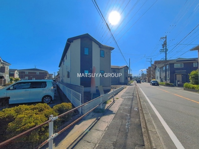 岡崎市中島町1期　1号棟の前面道路含む現地写真