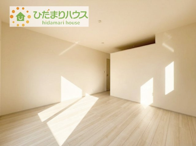 【洋室】 | 第1常総市中妻町　新築戸建　1号棟 | バルコニーに面していて、たっぷり光りの入る明るい主寝室です！