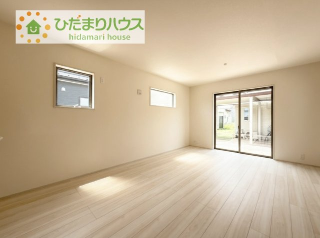 【居間・リビング】 | 第1常総市中妻町　新築戸建　1号棟 | お子様が元気に遊べる広々としたリビングです！