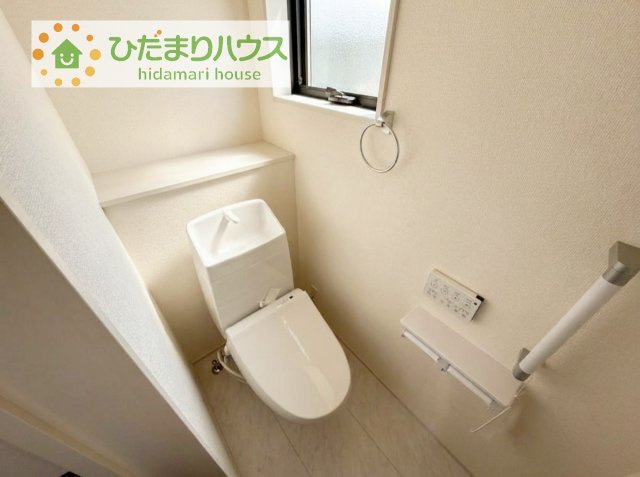 【トイレ】 | 第1常総市中妻町　新築戸建　2号棟 | 小窓が付いているので、トイレも明るい空間になっております♪