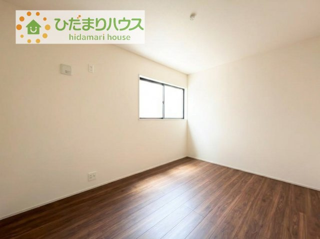 【洋室】 | 第1常総市中妻町　新築戸建　2号棟 | お掃除しやすく、清潔感を保てるのでダニも発生しにくいフローリング♪