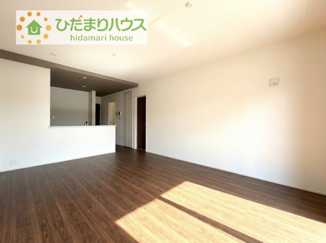【外観】 | 第1常総市中妻町　新築戸建　2号棟 | リビングの大きな窓からは、暖かな日の光が降り注ぎます・・・