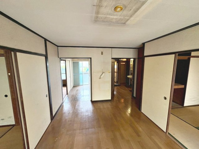 【居間・リビング】 | 新金岡第六次住宅１０棟 | ２面バルコニーからの日差しと風通しで室内とても気持ちよくお過ごしいただけます。
