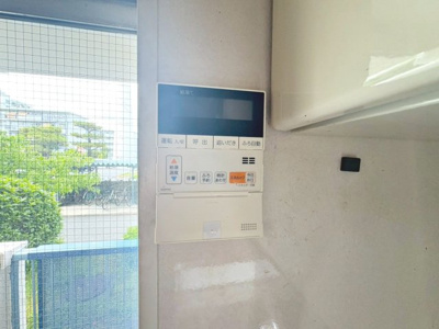 【設備】 | 新金岡第六次住宅１０棟 | 追炊き機能、自動お湯張り機能付きの給湯器はキッチンからも操作で来てとても便利です。