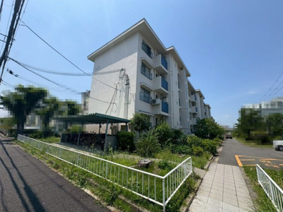 【外観】 | 新金岡第六次住宅１０棟 | 大阪メトロ御堂筋線新金岡駅駅まで徒歩約５分、複合証票施設、区役所、郵便局、総合病院と生活に必要な施設が徒歩圏に揃います。 