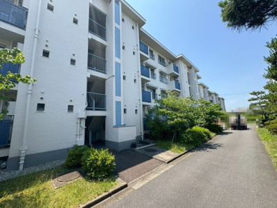 【外観】 | 新金岡第六次住宅１０棟 | 【敷地内駐車場】現在空きがあります。（7000円／月）詳しくは担当スタッフにお問い合わせください。