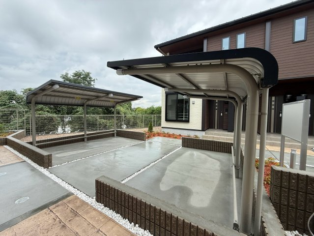 オリアーナⅡの駐車場