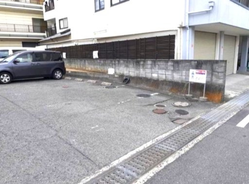 レジデンス二反田の駐車場