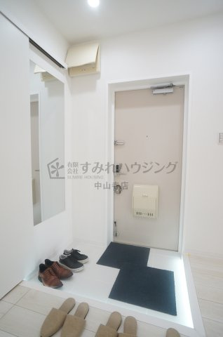 中山五月台住宅の玄関