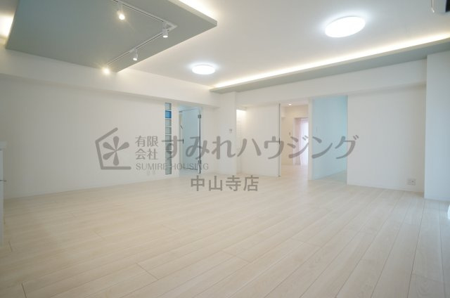 中山五月台住宅の居間・リビング