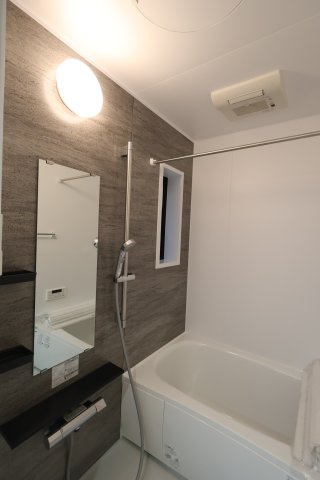 《仲介手数料無料》南区南浦和２丁目6-17新築一戸建てミラスモの浴室
