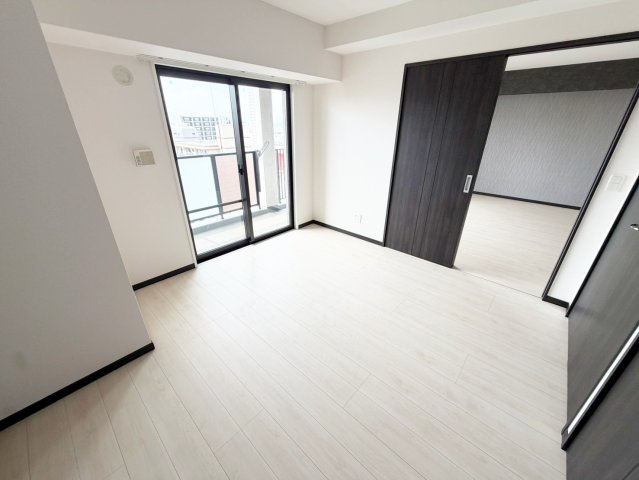 吹田市広芝町の賃貸マンションの居間・リビング