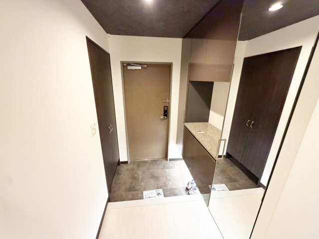 吹田市広芝町の賃貸マンションの玄関
