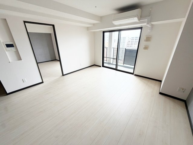吹田市広芝町の賃貸マンションの居間・リビング