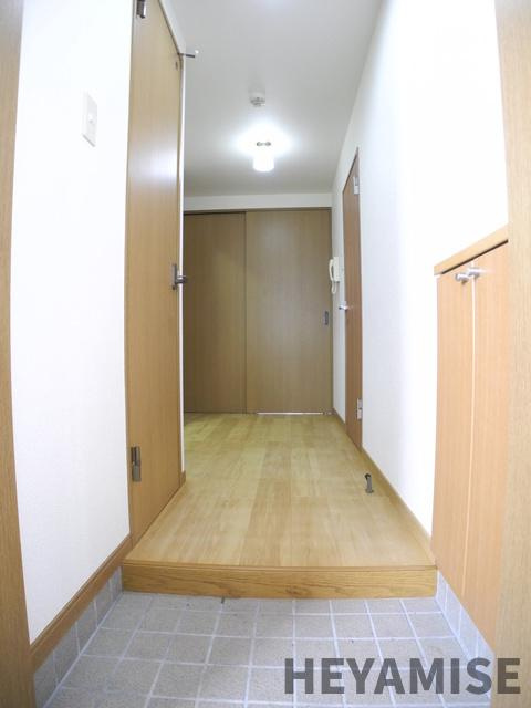ブランドール大井手の玄関|※同物件の反転間取りのお部屋写真です※