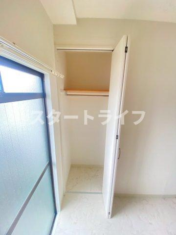 大阪市淀川区十三東３丁目の賃貸マンションの収納