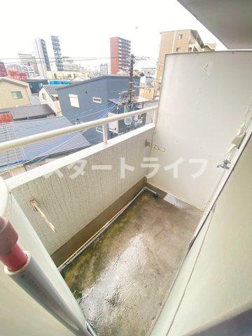 大阪市淀川区十三東３丁目の賃貸マンションのバルコニー