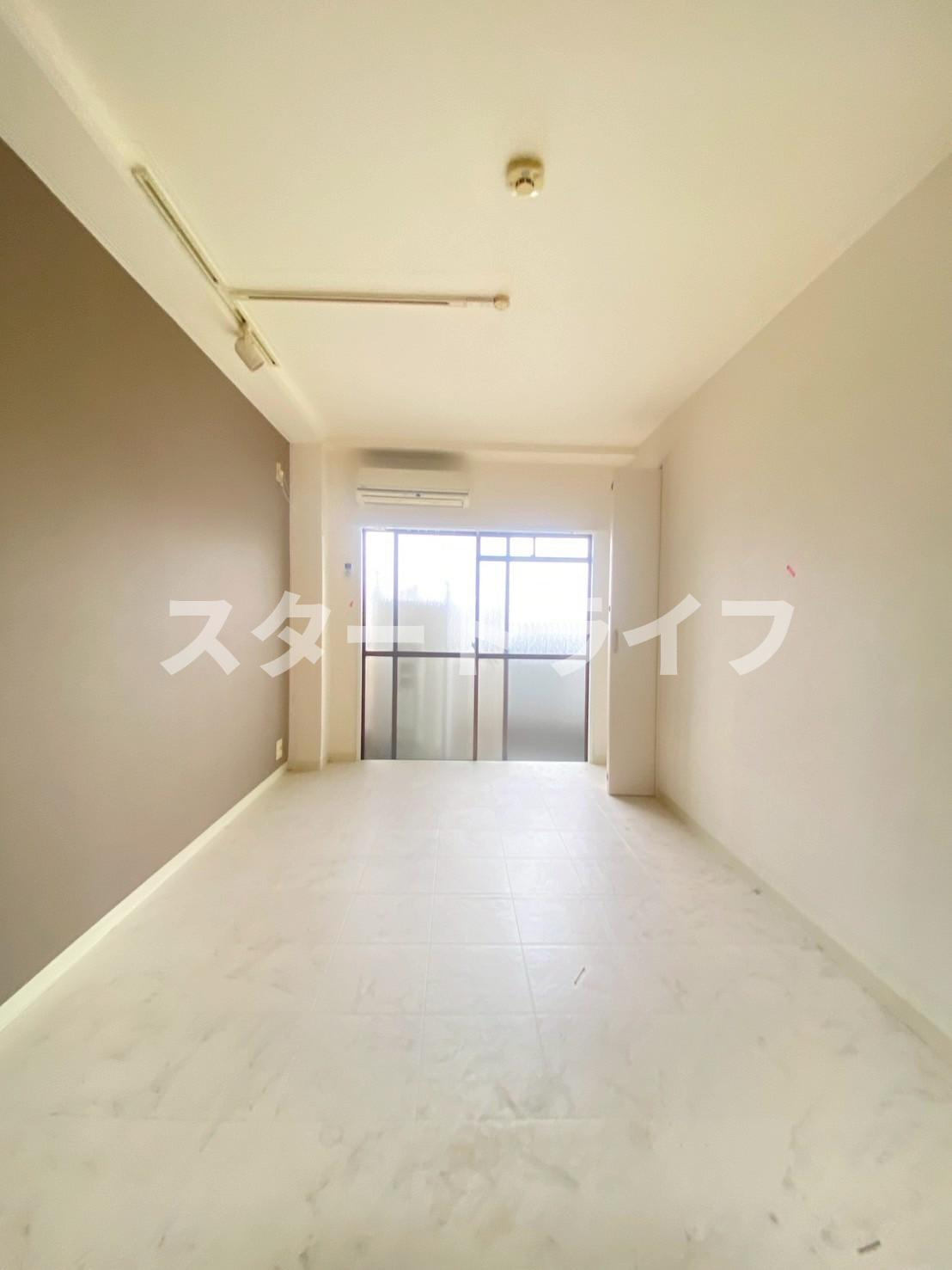 大阪市淀川区十三東３丁目の賃貸マンションの居間・リビング