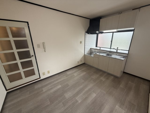 橋本市野の賃貸マンションの居間・リビング