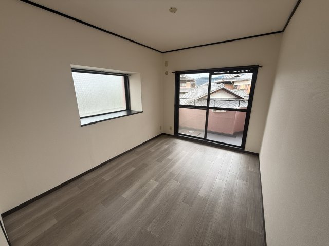 橋本市野の賃貸マンションの居間・リビング