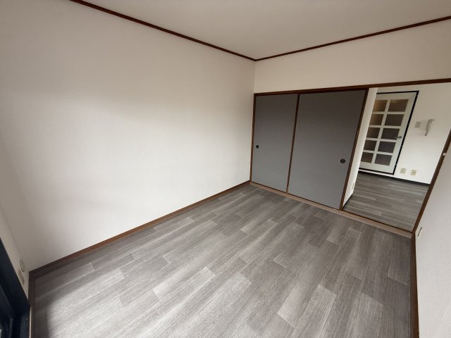 橋本市野の賃貸マンションの居間・リビング